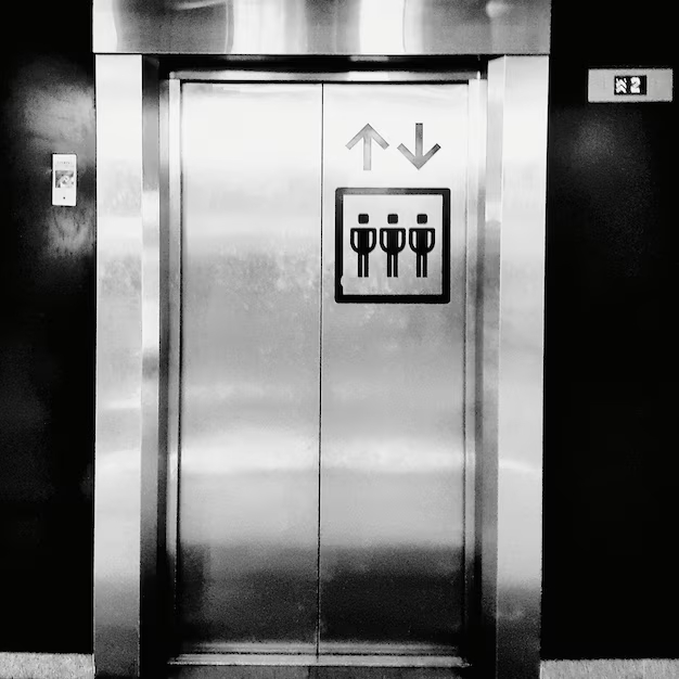 درب آسانسور در بندرعباس